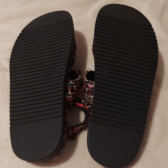 Steve Madden Gold and Black Sandals with Cage Straps - Picture 5 of 5